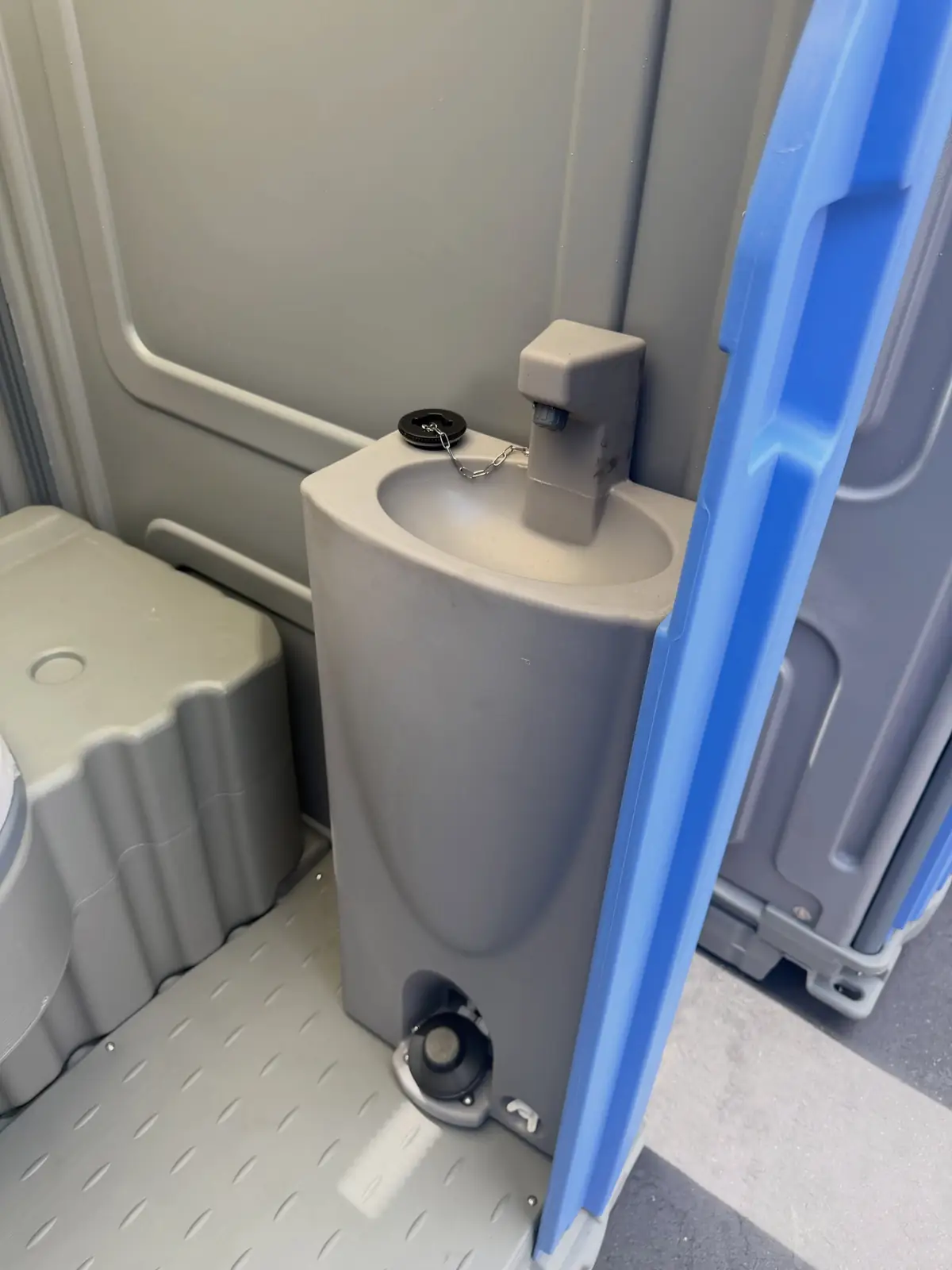 Sink inside a deluxe unit as an alternative
