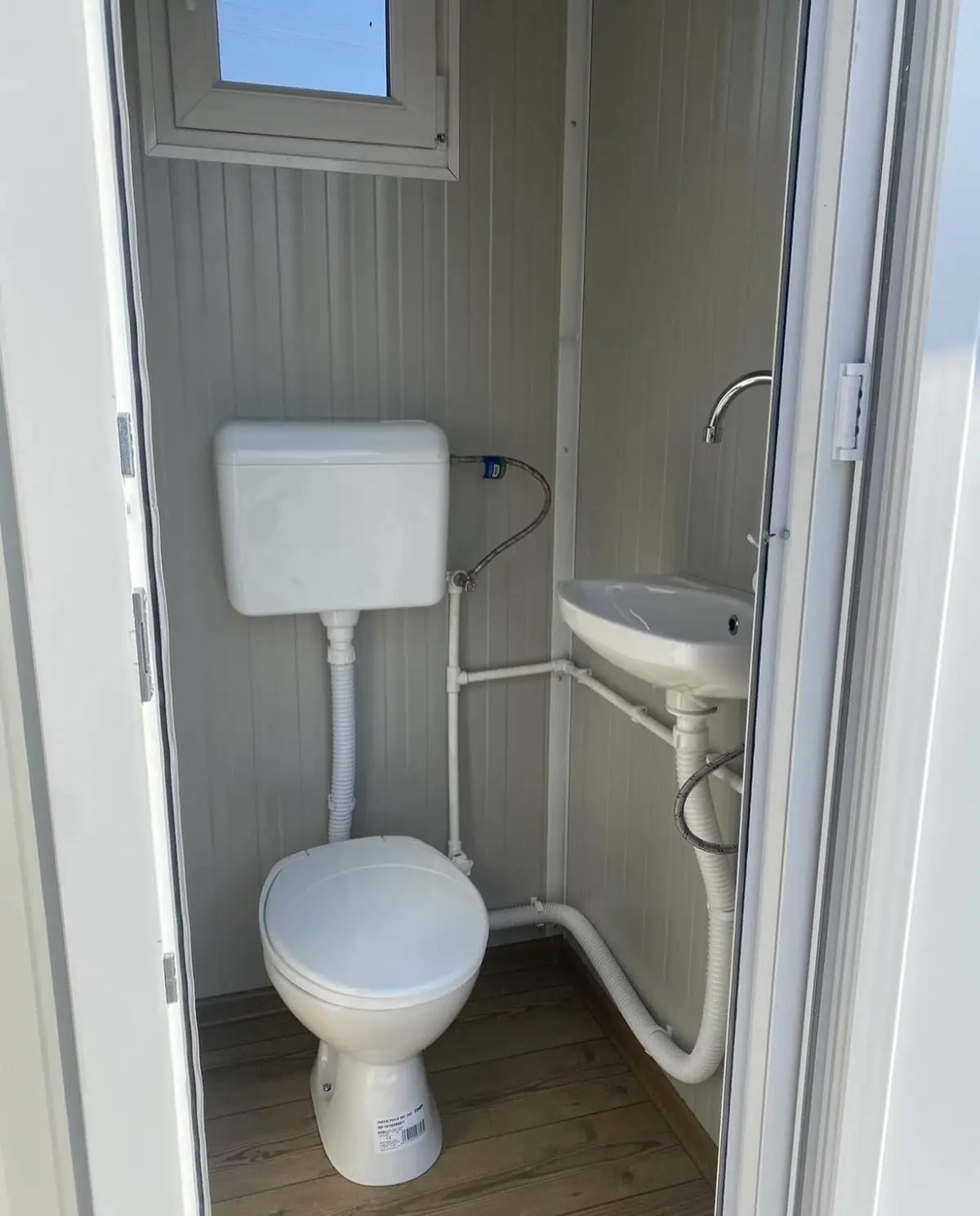 Flushing toilet and small sink inside the cabin